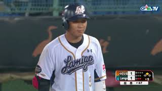 09/08 兄弟 vs Lamigo 五局下，王柏融擊出軟弱滾地球，羅曼下丘快傳一壘刺殺了打者