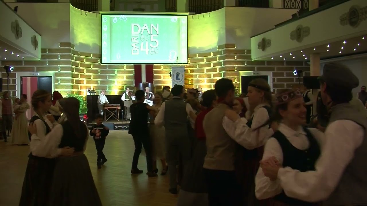 Pīci bāri kumeleni - Maskačkys spieļmani - Dandarim 45