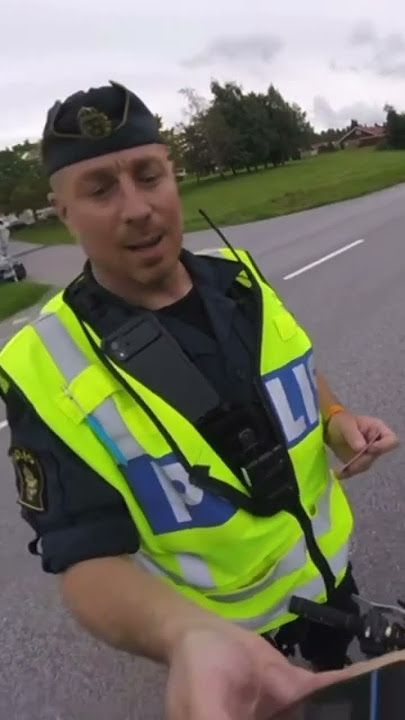 Stannad av polisen från kul på hjuls video!