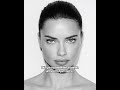 Bence sırıtmıyom✊🏿 #modeller #victoriasecret #dünyamodelleri #adrianalimabest #midzy #keşfet