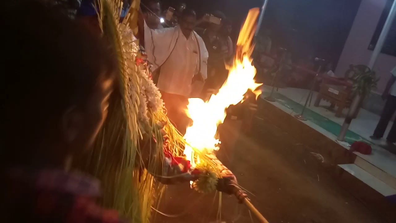 ನೇತ್ರ ಹಾಯ್ಗುಳಿ ಕೋಲ ಹೊಳ್ಮಗ್ಗೆ