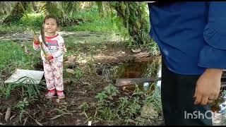 si Unyil mancing ikan betok