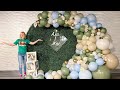 Round grass wall with balloon garland and flowers