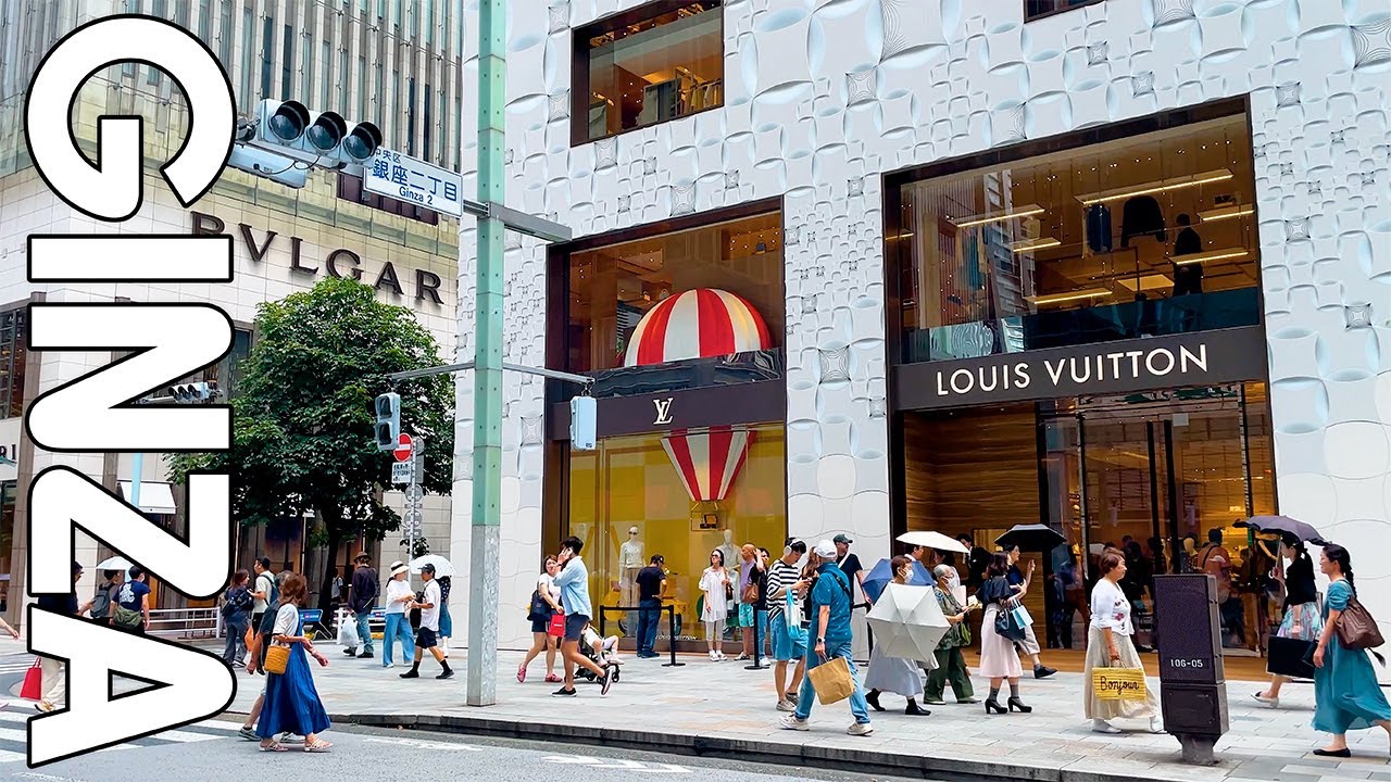 Rua Ginza agitada no verão. Vamos caminhar pela ensolarada Ginza! | 4K Tokyo Walk 2025