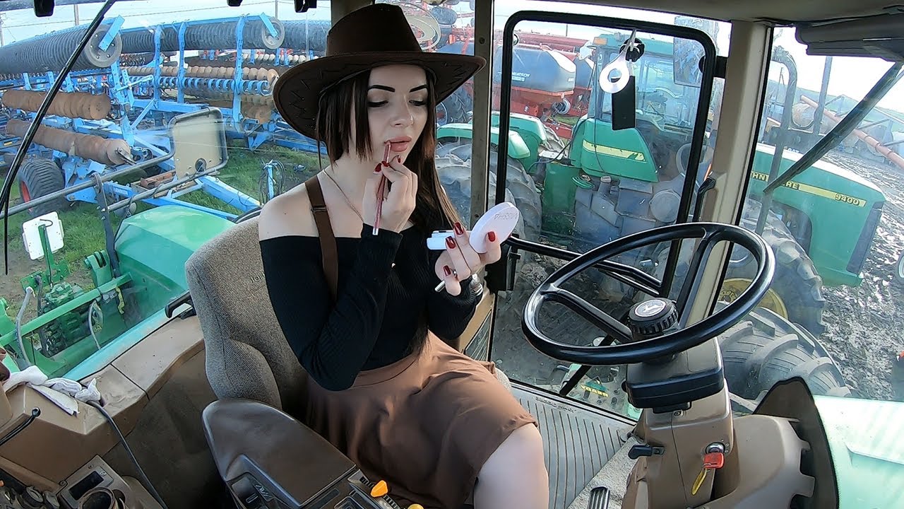 Pretty Girl John Deere Tractor Driver 2023 Sheep Farm Hay Processing Machine VOLVO