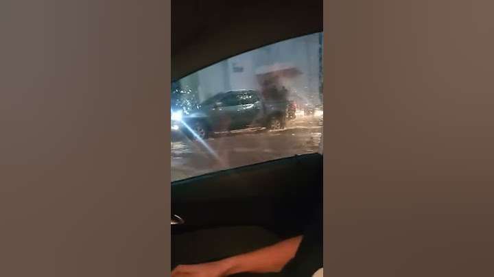 CARRO LEVADO PELA ENCHENTE COM PESSOAS DENTRO . 🚘🌧️