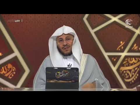 حكم من يصلي في البيت بحجة أنه يخشع أكثر من صلاته في المسجد؟ | الشيخ عزيز بن فرحان