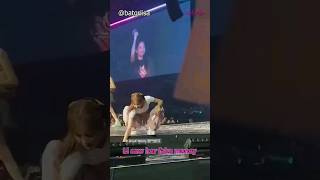 lisa saw her fake money on stage #lisa #lalisa #money #lisamoney #shorts