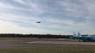 31 Tigers F-16 low pass at KeeBee spottersday 2019