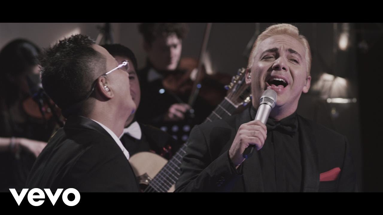 Charlie Zaa - De Cigarro en Cigarro (Celebración: En Vivo) ft. Cristian Castro Charlie Zaa - De Cigarro en Cigarro (Celebración: En Vivo) ft. Cristian Castro