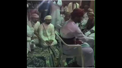 ضرب العريس بعد عقد القران من عادات وتقاليد عمان