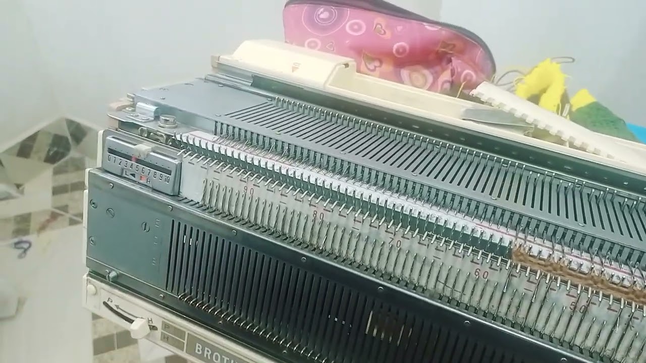 Como hacer un ELÁSTICO o RIB 2x2 en máquina TRICOTOSA de doble fontura o máquina doble