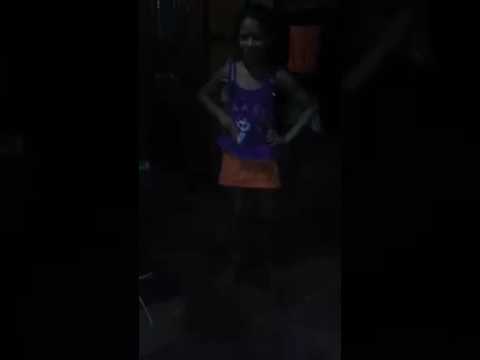 Minha bebê linda dançando Anitta