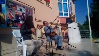 Uşakli Çilgin Davulcu Ve Uşakli Halk Ozanimiz Mustafa Çobanoğlu Bi̇zden Dostlara Elveda Türküsü Resimi