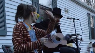 Working On  A Building - Chris Rodrigues & Abby the Spoon Lady chords