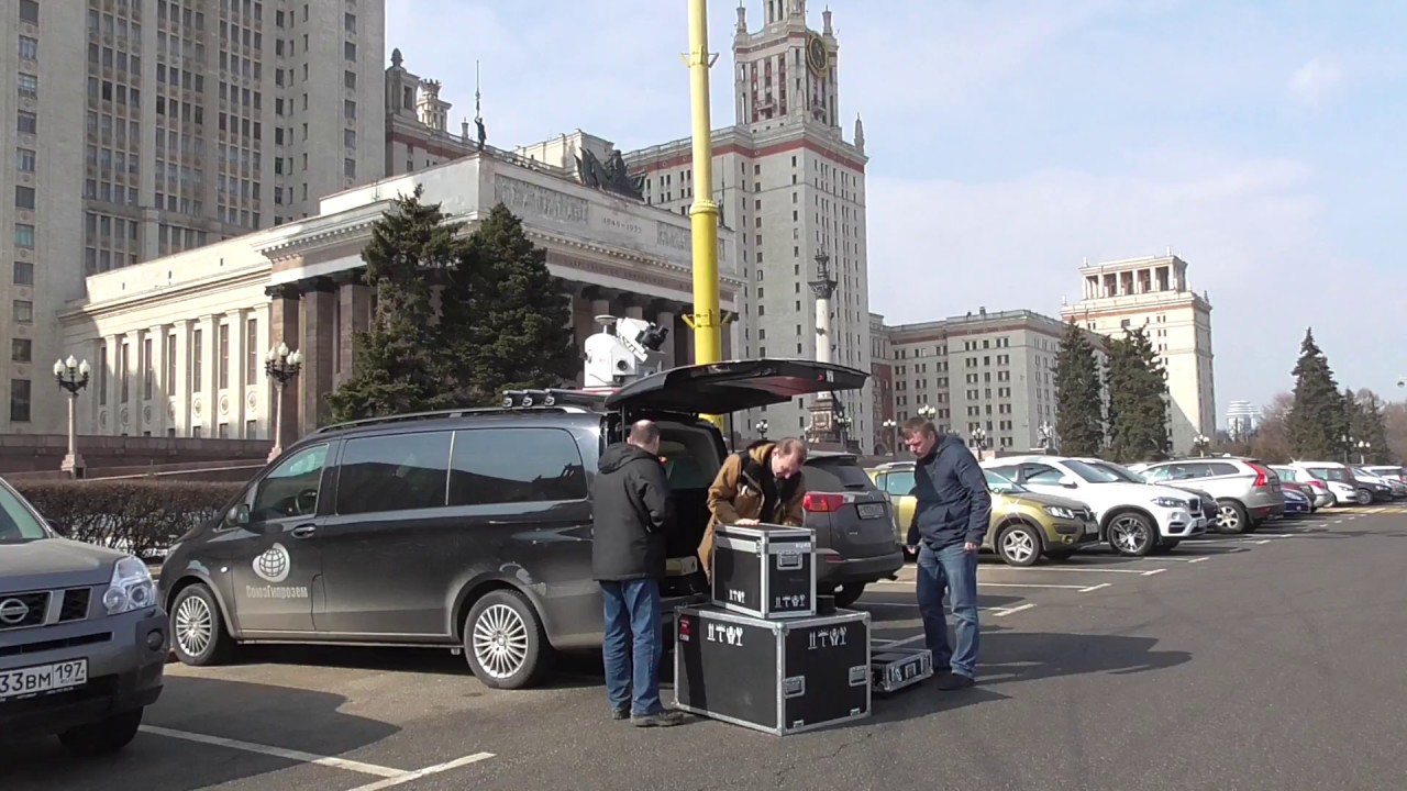 Установка мобильного сканера Leica Pegasus: Two на рейлинги автомобиля перед испытательным заездом