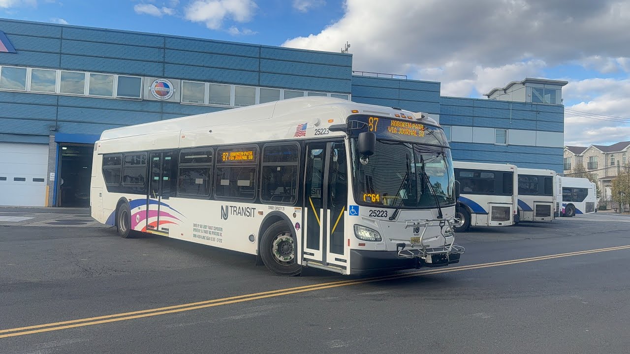NJTransit Bus Action at Greenville Bus Garage #njtransit #newflyerxcelsior 