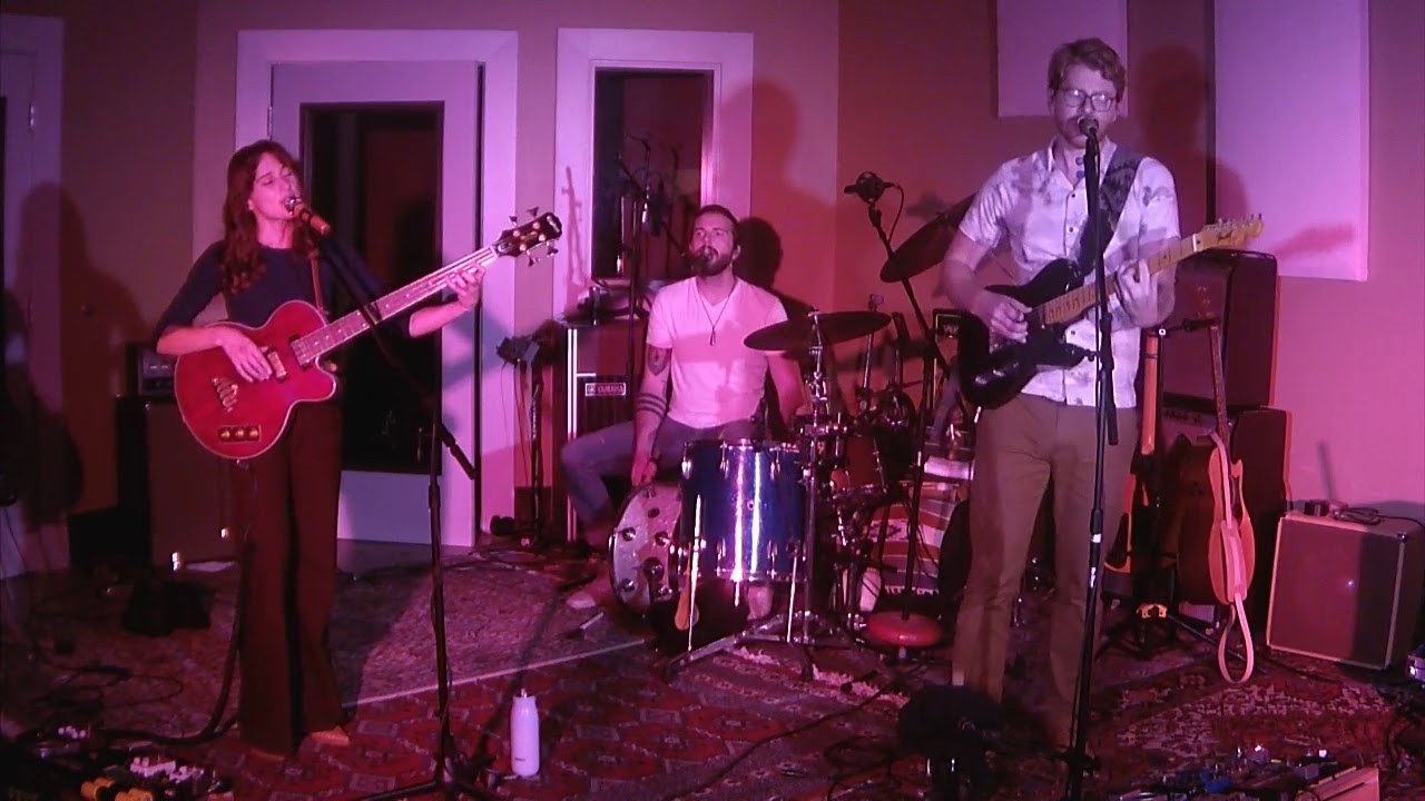 The Ballroom Thieves - Do Something - Daytrotter Session - 10/26/2018 adlı videoyu YouTube'da izle The Ballroom Thieves - Do Something - Daytrotter Session - 10/26/2018 adlı videoyu YouTube'da izle