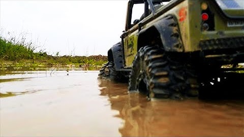 RC AXIAL 4x4 adventure! Big axial scx10 military dingo water and mud fun!