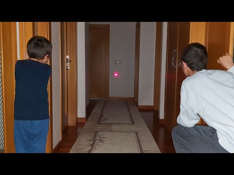 Salonda Kırmızı Işık Var. Light in The Hallway Fun Kids Video