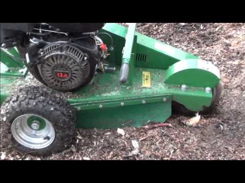 Video: Hvordan fjerner man en stub fra en traktor?