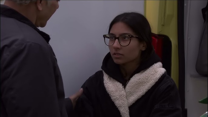 Coronation Street - Asha Has Another Panic Attack and Is Taken To Hospital (30th October 2025) - YouTube