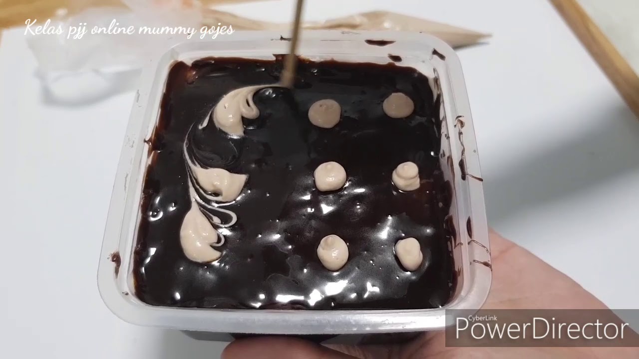 cara buat corak kek coklat cheese berhantu - YouTube
