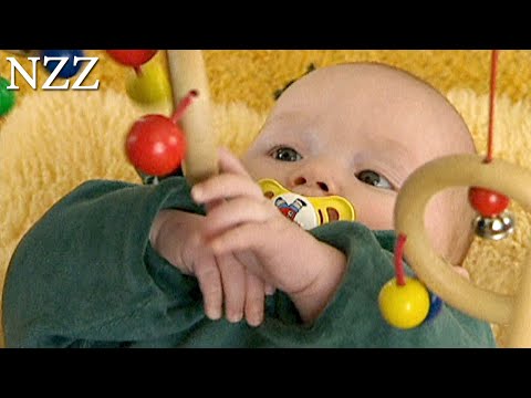 Video: Wie Man Ein Baby In Den Ersten 5 Lebensmonaten Füttert