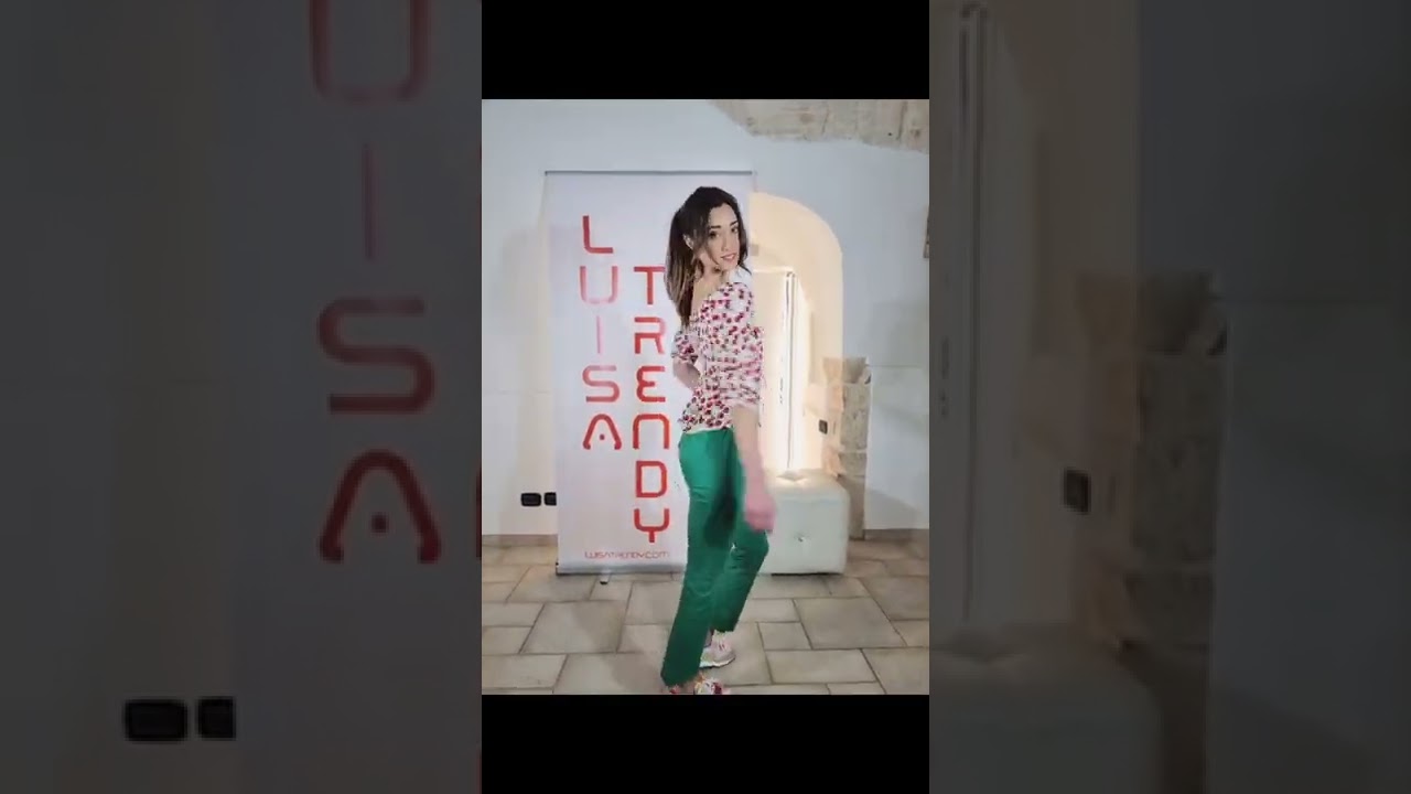 DENNY ROSE JEANS BLUSA IN RASO CON STAMPA CILIEGE ALL OVER.