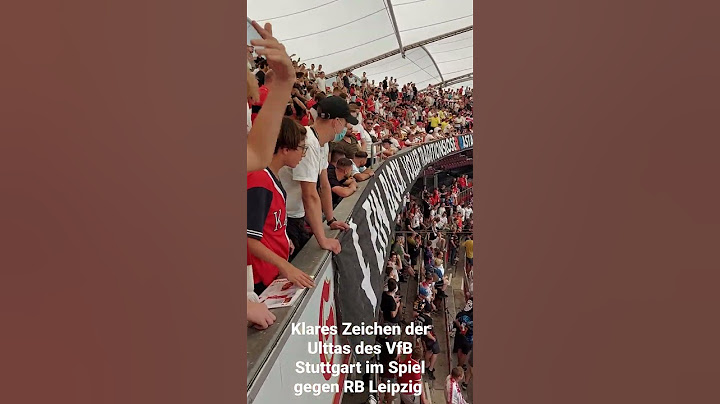Ultras des VfB Stuttgart. Auf dem Banner stand: Ein Block voller traditionsloser Bastarde.
