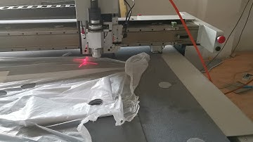 AKZ Pneumatic oscillating cutting machine multi-layer cutting demo 02-AccTek Machinery China