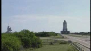Discovery rolls to Launch Pad