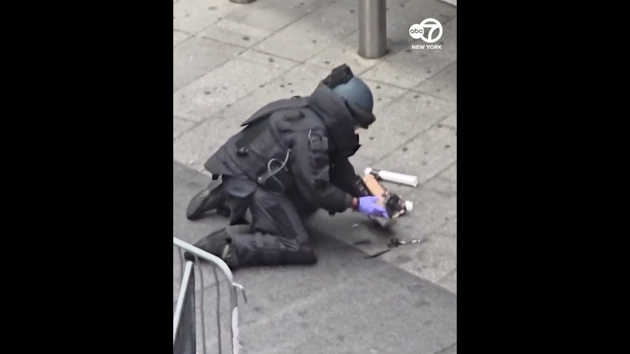 NYPD Bomb Squad Dismantles Suspicious Package Left In Times Square