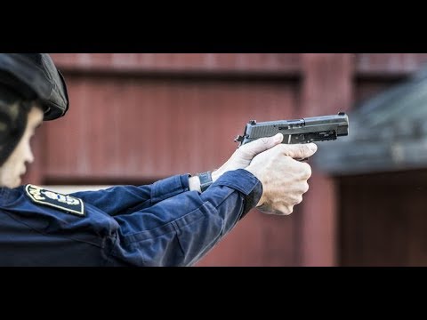 Video: Hur fungerar privat polis jämfört med offentlig polis?