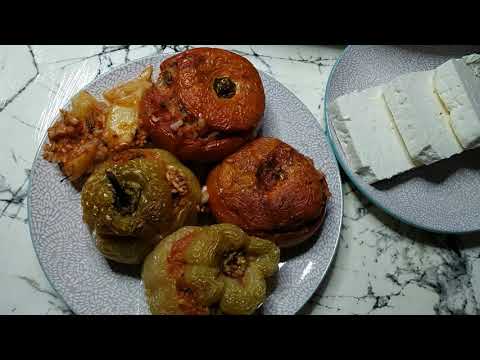 Βίντεο: Πώς να μαγειρέψετε γεμιστές πιπεριές με κρέας και ρύζι σε μια αργή κουζίνα