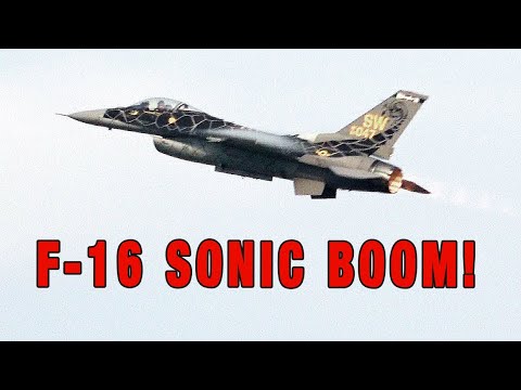 F-16 SONIC BOOM AT OSHKOSH!! SPECTACULAR SOUND!