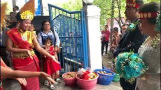 Tortor Panomunomu Pengantin Batak Toba Memasuki Jabu Bolon