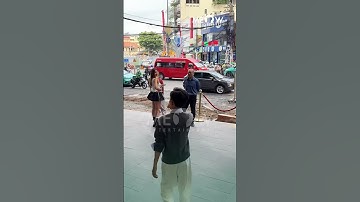 Hồ Văn Cường lễ phép chào hỏi lên xe ra về tại họp báo Đại Nhạc Hội “Hương Sắc Giai Nhân”