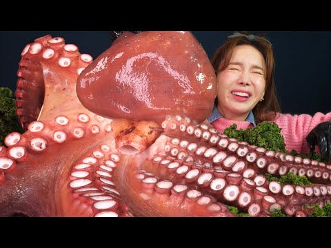 [Mukbang ASMR] 레전드! 16KG 역대급 초대왕 문어 먹방🐙 16KG Biggest Octopus Eatingshow realsound Ssoyoung