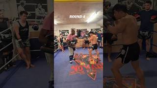 ROUND 4.#muaythai #thaiboxing #gym #combo #combatsport #fighter #mma