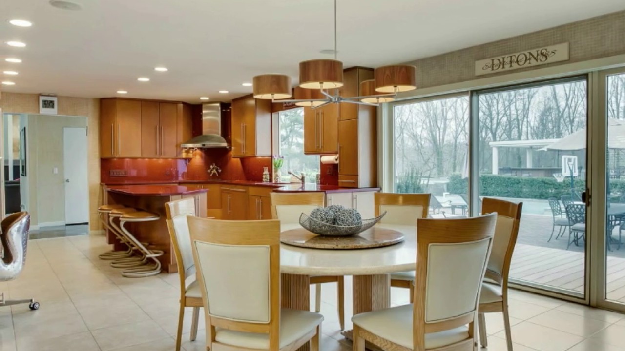 19 Etna Lane, Dix Hills, NY 11746