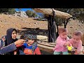Mother's creativity: weaving straw and cooking soup for the twins