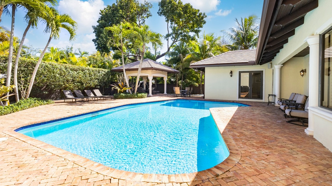 10601 SW 72nd Court | Pinecrest, FL