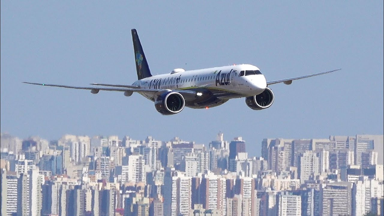 Avião da AZUL Embraer 195 E-2 | Voo Baixo, Pouso e Batismo na Base Aérea de Brasília