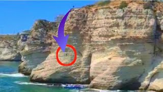قفزة لشاب من فوق صخرة الروشة في لبنان واصطدامه بقارب ووفاته على الفور| صخرة الانتحار في لبنان