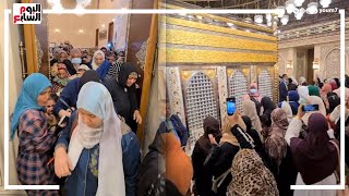 زغاريد وفرحة لا توصف لحظة دخول السيدات مقام ومسجد الحسين بعد فتحه للزوار