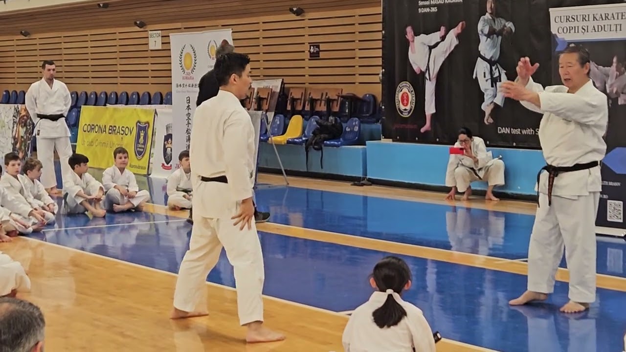 Arimoto Sensei under the watchful eye of Kagawa Shihan. Meikyo Nidan