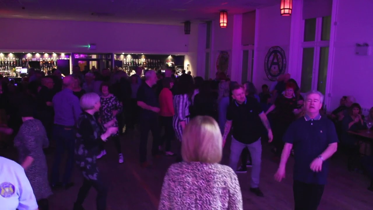 Out On The Floor Live with The Mess Arounds @ Chambers East Dundee