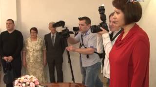 На Красную горку работники ЗАГСа преподнесли сюрприз молодоженам На Красную горку работники ЗАГСа преподнесли сюрприз молодоженам
