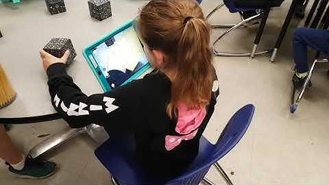 Shapes 3D Geometry Drawing app with Merge Cube in action